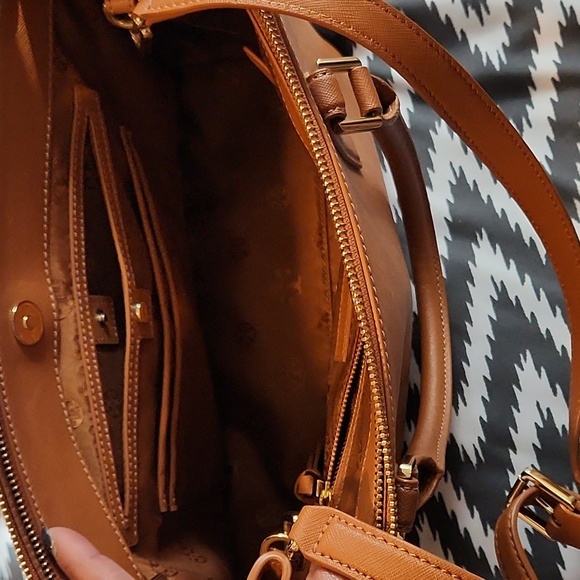 Tory Burch Robinson Bag - Picture 9 of 11